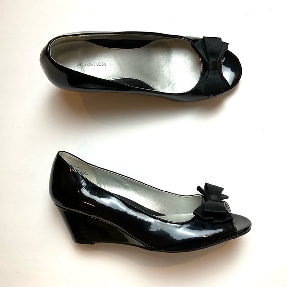 Nordstrom Patent Peep Toe Bow Wedges Heels - Picture 4 of 13